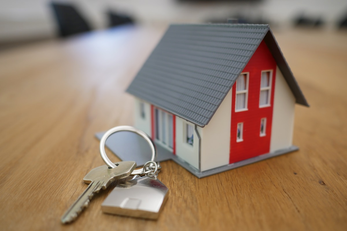 Housing Market Rebounds as Mortgage Rates Drop Below 6% for First Time in Two Years