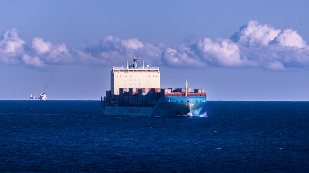 Trump Cancels Strikes, Signals Iran Talks, Heightening Gulf Trade Risk